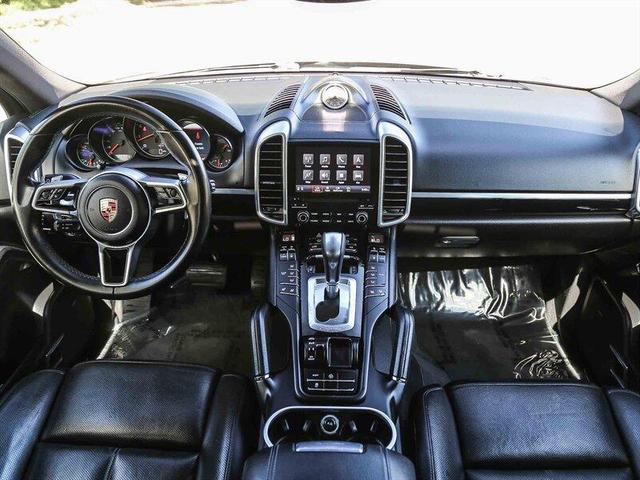 Photo of 2018 Gray Porsche Cayenne
