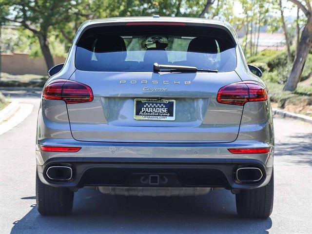 Photo of 2018 Gray Porsche Cayenne