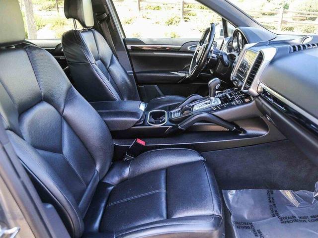 Photo of 2018 Gray Porsche Cayenne