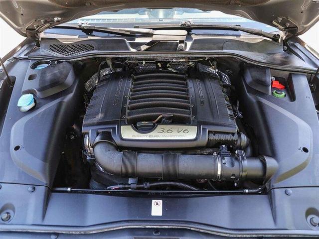 Photo of 2018 Gray Porsche Cayenne