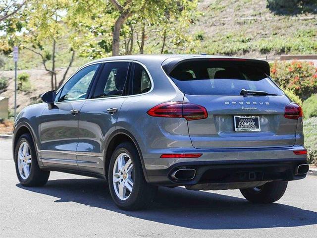 Photo of 2018 Gray Porsche Cayenne