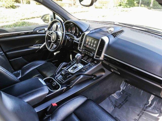 Photo of 2018 Gray Porsche Cayenne