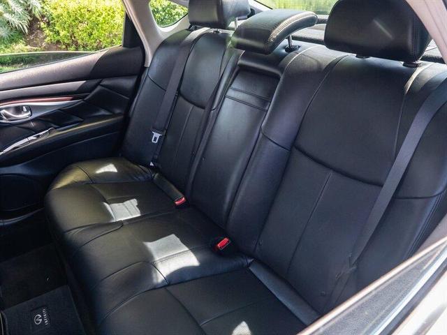 Photo of 2013 Moonlight White INFINITI M37