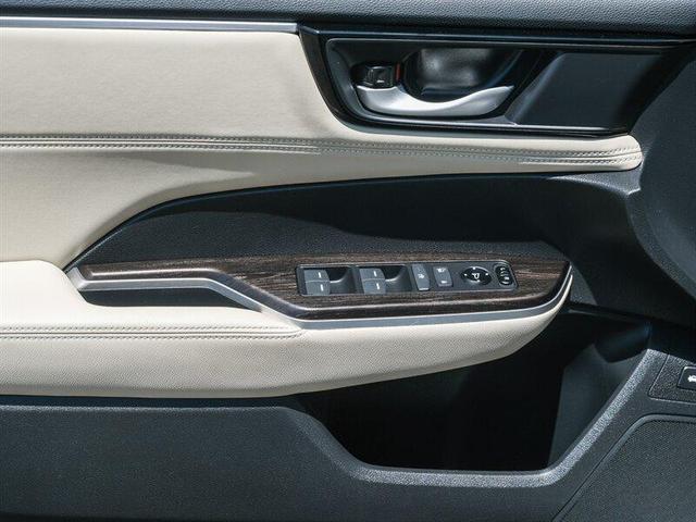 Photo of 2019 White Honda Clarity Plug-In Hybrid