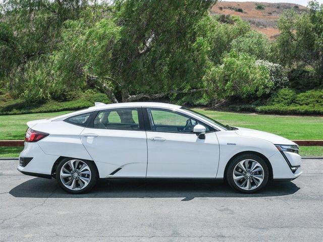 Photo of 2019 White Honda Clarity Plug-In Hybrid