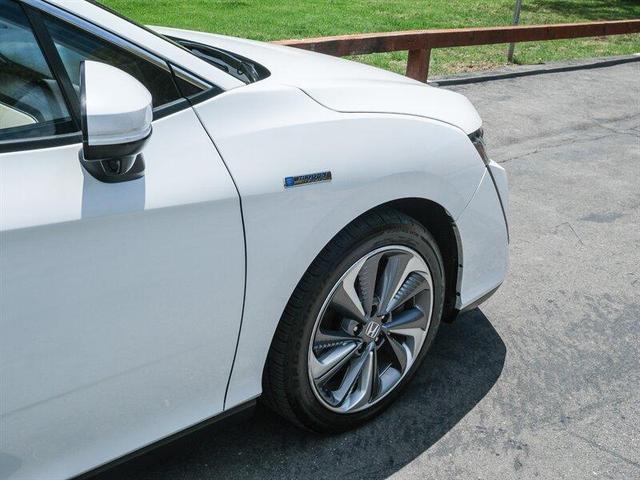 Photo of 2019 White Honda Clarity Plug-In Hybrid