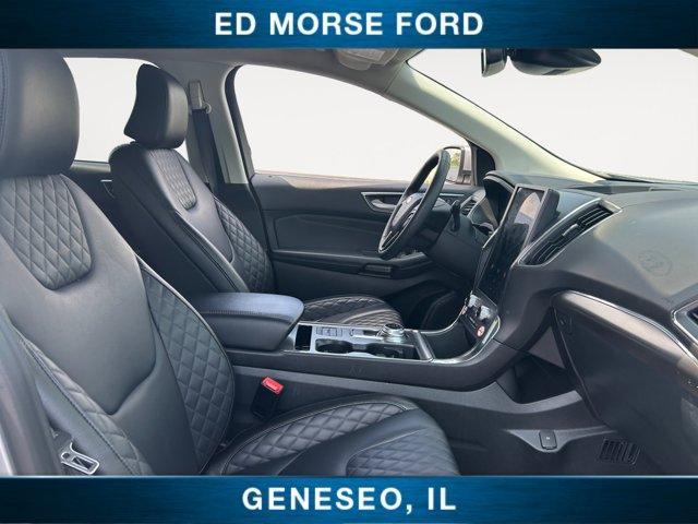 Photo of 2024 Iconic Silver Metallic Ford Edge