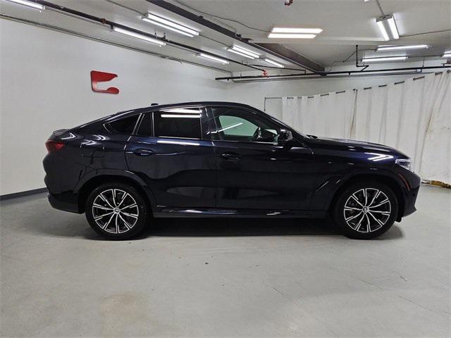 Photo of 2020 Carbon Black Metallic BMW X6