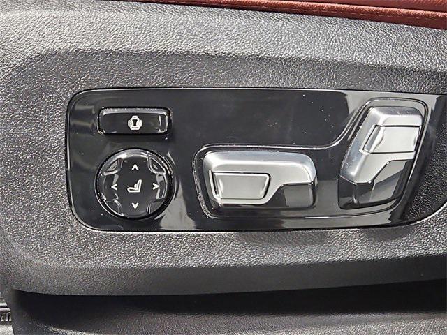 Photo of 2020 Carbon Black Metallic BMW X6