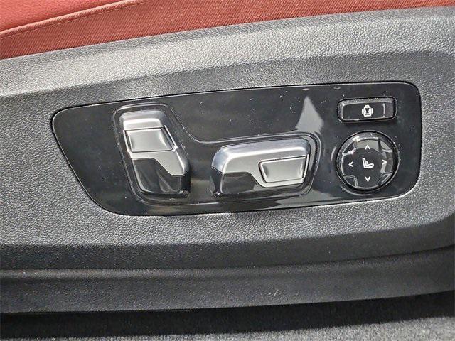 Photo of 2020 Carbon Black Metallic BMW X6