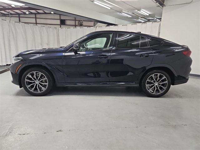 Photo of 2020 Carbon Black Metallic BMW X6