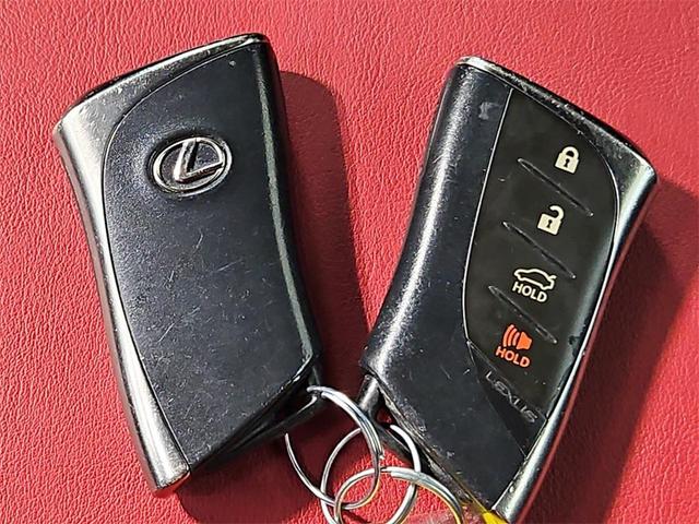 Photo of 2021 Ultra White Lexus ES 350