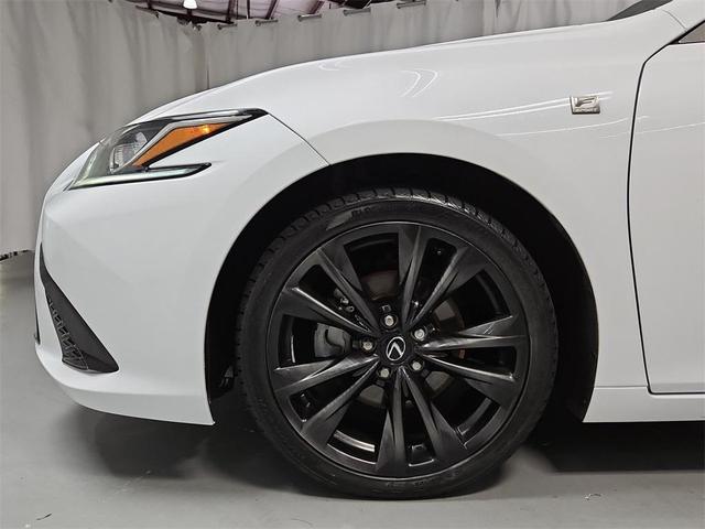 Photo of 2021 Ultra White Lexus ES 350