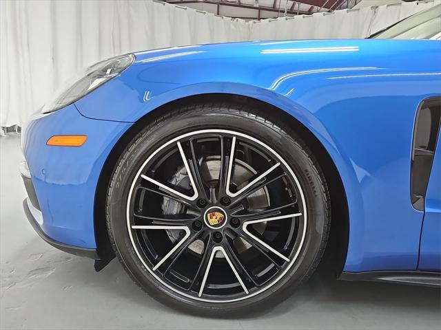 Photo of 2018 Blue Porsche Panamera