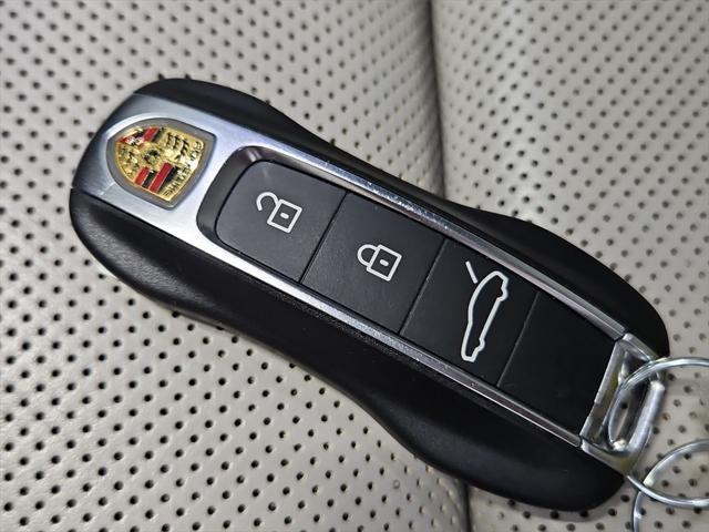 Photo of 2018 Blue Porsche Panamera