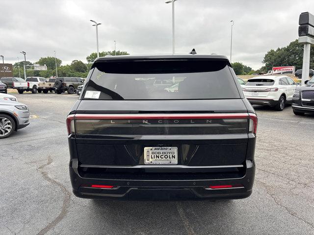 Photo of 2025 Infinite Black Metallic Clearcoat Lincoln Navigator