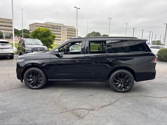 Photo of 2025 Infinite Black Metallic Clearcoat Lincoln Navigator