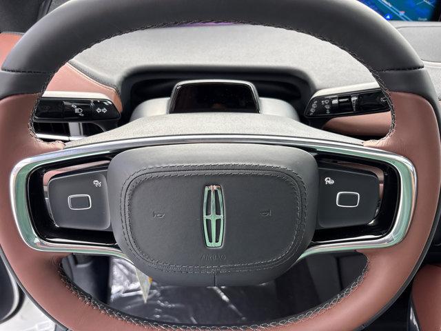 Photo of 2025 Pristine White Metallic Tri-Coat Lincoln Navigator