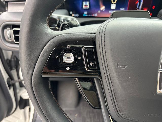 Photo of 2025 Pristine White Metallic Tri-Coat Lincoln Aviator