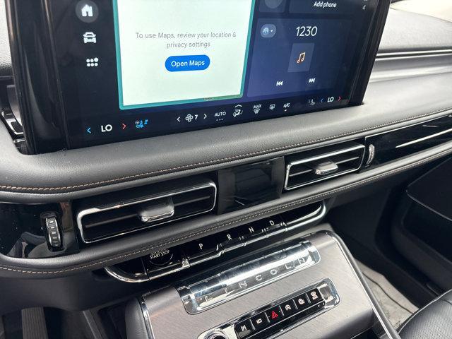 Photo of 2025 Pristine White Metallic Tri-Coat Lincoln Aviator