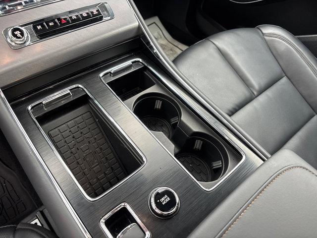 Photo of 2025 Pristine White Metallic Tri-Coat Lincoln Aviator