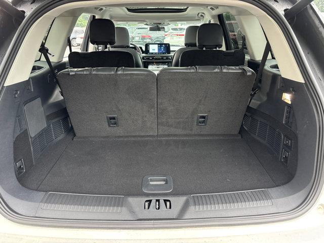 Photo of 2025 Pristine White Metallic Tri-Coat Lincoln Aviator