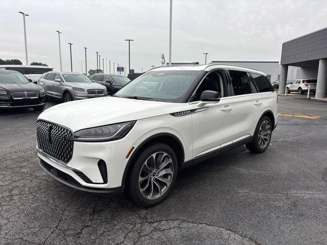 Photo of 2025 Pristine White Metallic Tri-Coat Lincoln Aviator