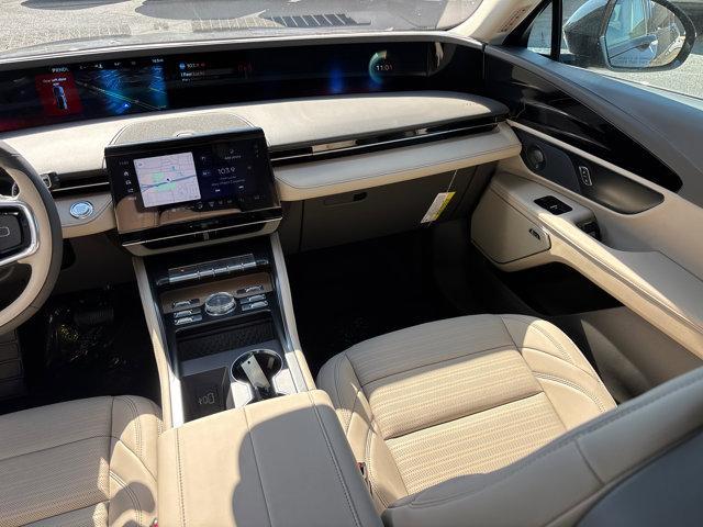 Photo of 2025 Infinite Black Metallic Clearcoat Lincoln Nautilus