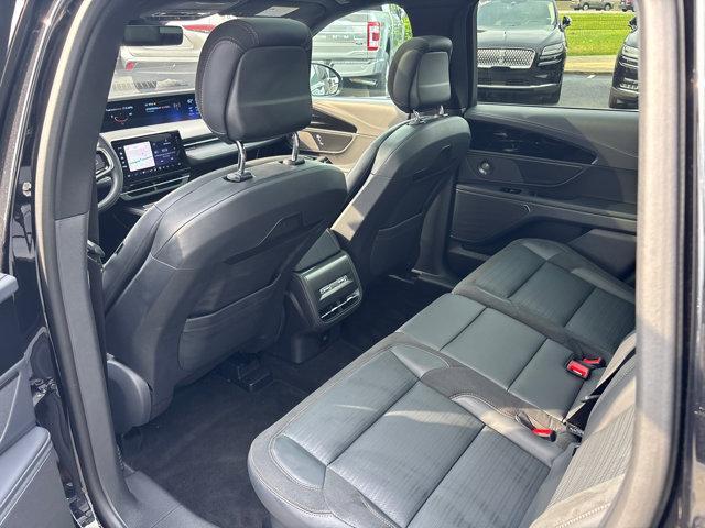 Photo of 2025 Infinite Black Metallic Clearcoat Lincoln Nautilus