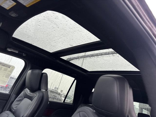 Photo of 2024 Diamond Red Metallic Tinted Clearcoat Lincoln Navigator