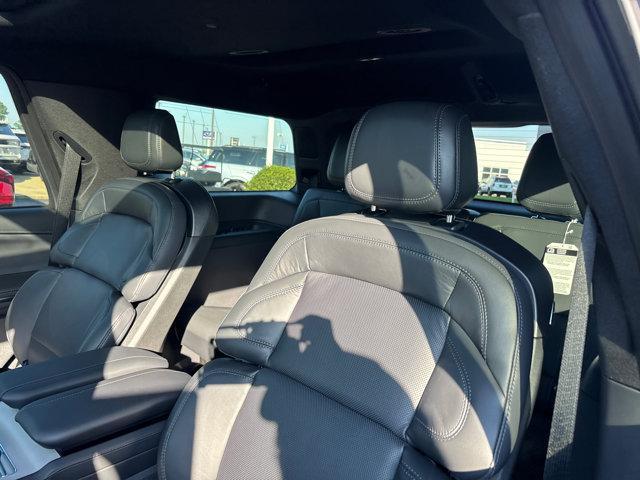 Photo of 2025 Infinite Black Metallic Clearcoat Lincoln Navigator
