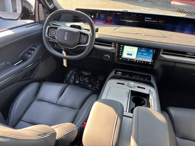 Photo of 2025 Infinite Black Metallic Clearcoat Lincoln Navigator
