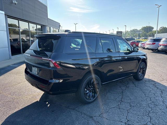 Photo of 2025 Infinite Black Metallic Clearcoat Lincoln Navigator