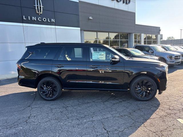 Photo of 2025 Infinite Black Metallic Clearcoat Lincoln Navigator