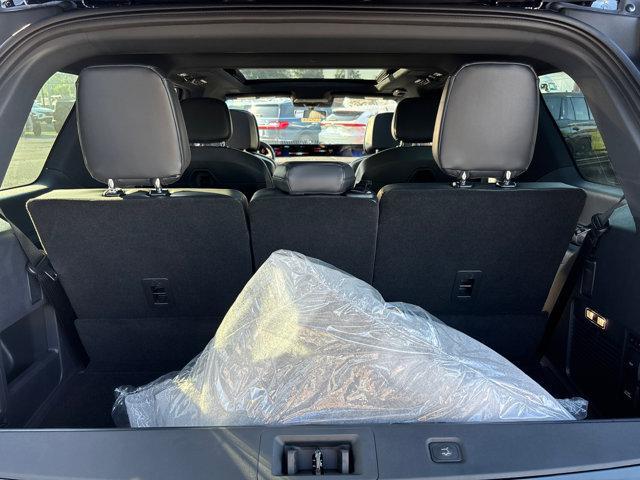 Photo of 2025 Infinite Black Metallic Clearcoat Lincoln Navigator