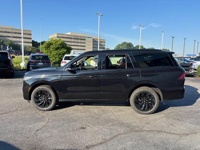Photo of 2025 Infinite Black Metallic Clearcoat Lincoln Navigator