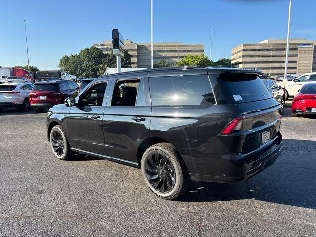 Photo of 2025 Infinite Black Metallic Clearcoat Lincoln Navigator