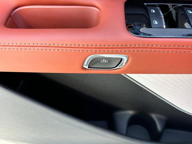 Photo of 2025 Pristine White Metallic Tri-Coat Lincoln Aviator