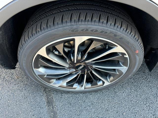 Photo of 2025 Pristine White Metallic Tri-Coat Lincoln Aviator