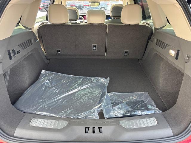 Photo of 2025 Red Carpet Metallic Tinted Clearcoat Lincoln Nautilus