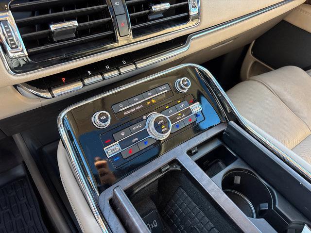 Photo of 2022 CERAMIC PEARL Lincoln Navigator