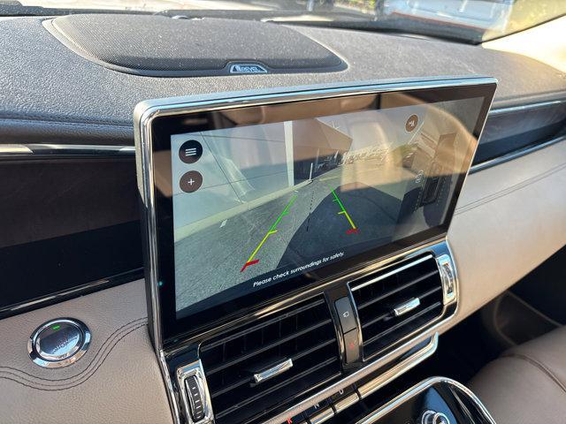 Photo of 2022 CERAMIC PEARL Lincoln Navigator
