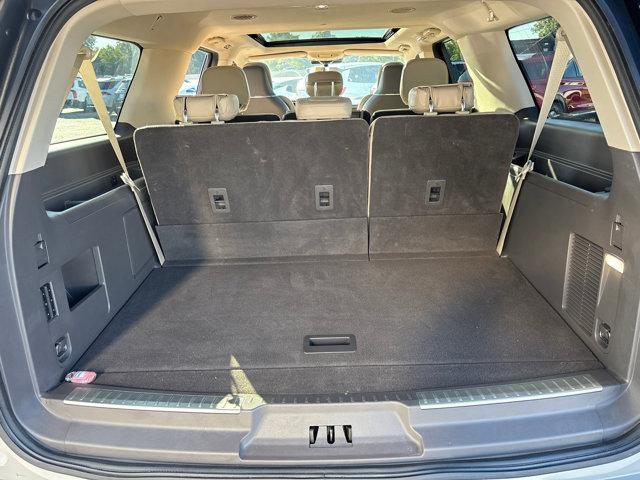 Photo of 2022 CERAMIC PEARL Lincoln Navigator