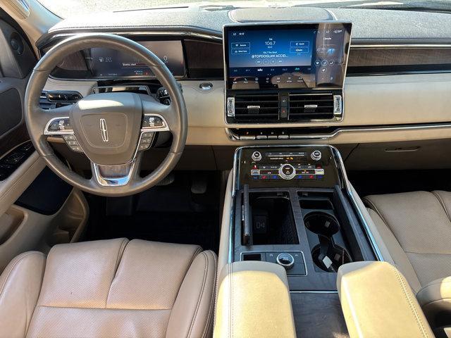 Photo of 2022 CERAMIC PEARL Lincoln Navigator