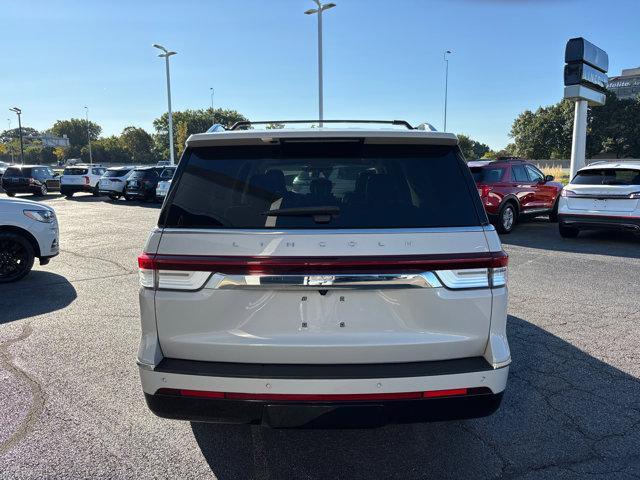 Photo of 2022 CERAMIC PEARL Lincoln Navigator