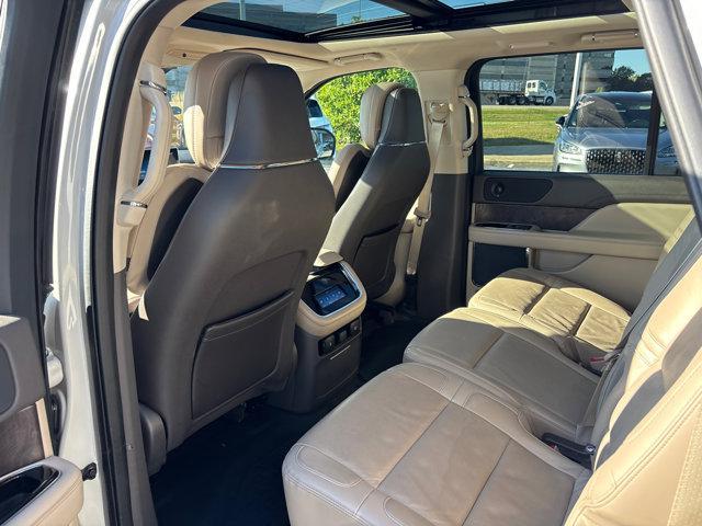 Photo of 2022 CERAMIC PEARL Lincoln Navigator