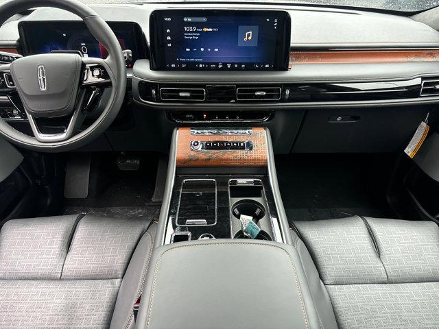 Photo of 2025 Asher Gray Metallic Clearcoat Lincoln Aviator