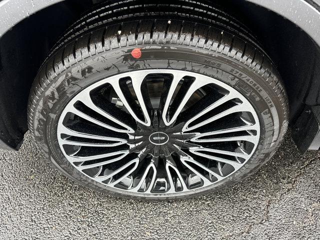 Photo of 2025 Asher Gray Metallic Clearcoat Lincoln Aviator