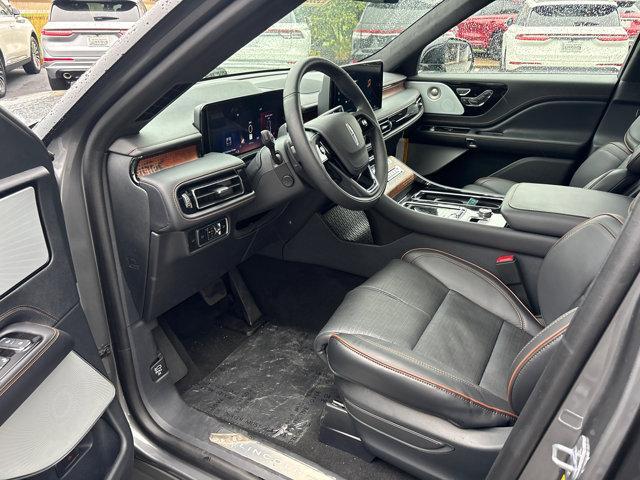 Photo of 2025 Asher Gray Metallic Clearcoat Lincoln Aviator