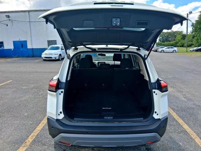 Photo of 2022 Glacier White Nissan Rogue
